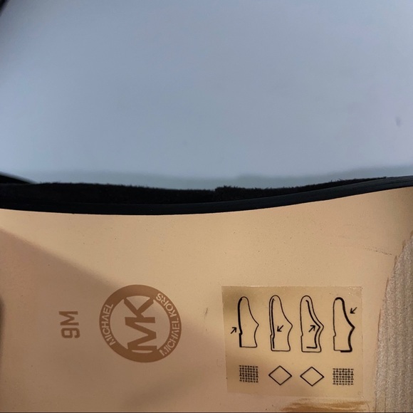 NEW MICHAEL Michael Kors Women's Chase Ankle Boot 9 Black - Picture 11 of 16